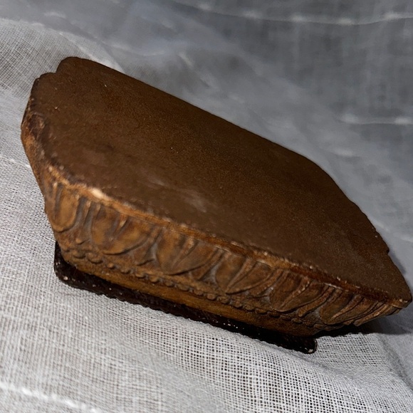 Victorian or Antique Intricately Hand Carved Wooden Trinket Box Removeable Lid - Picture 9 of 16